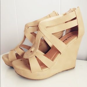 Nude Wedges